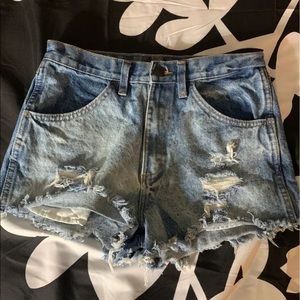 High waisted faded distressed Rustler jean shorts like new!!